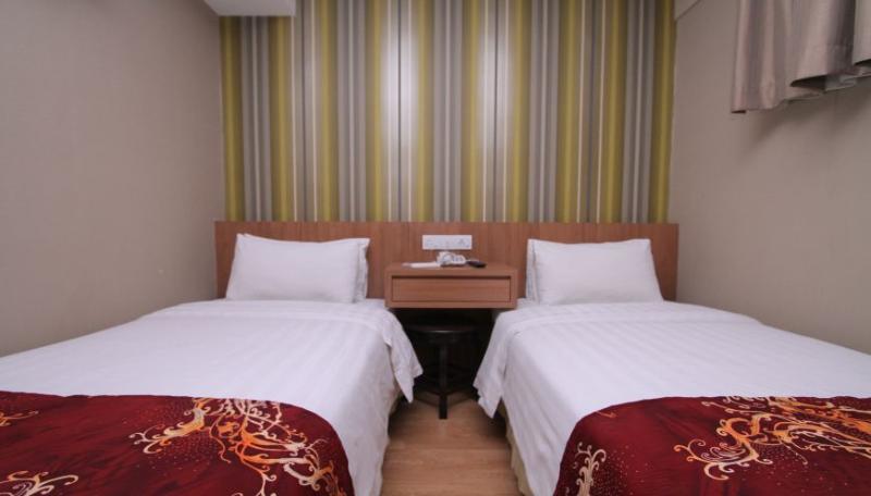 Likas Square Apartment Hotel Kota Kinabalu Esterno foto