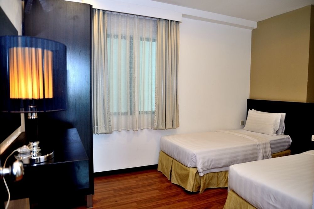 Likas Square Apartment Hotel Kota Kinabalu Esterno foto