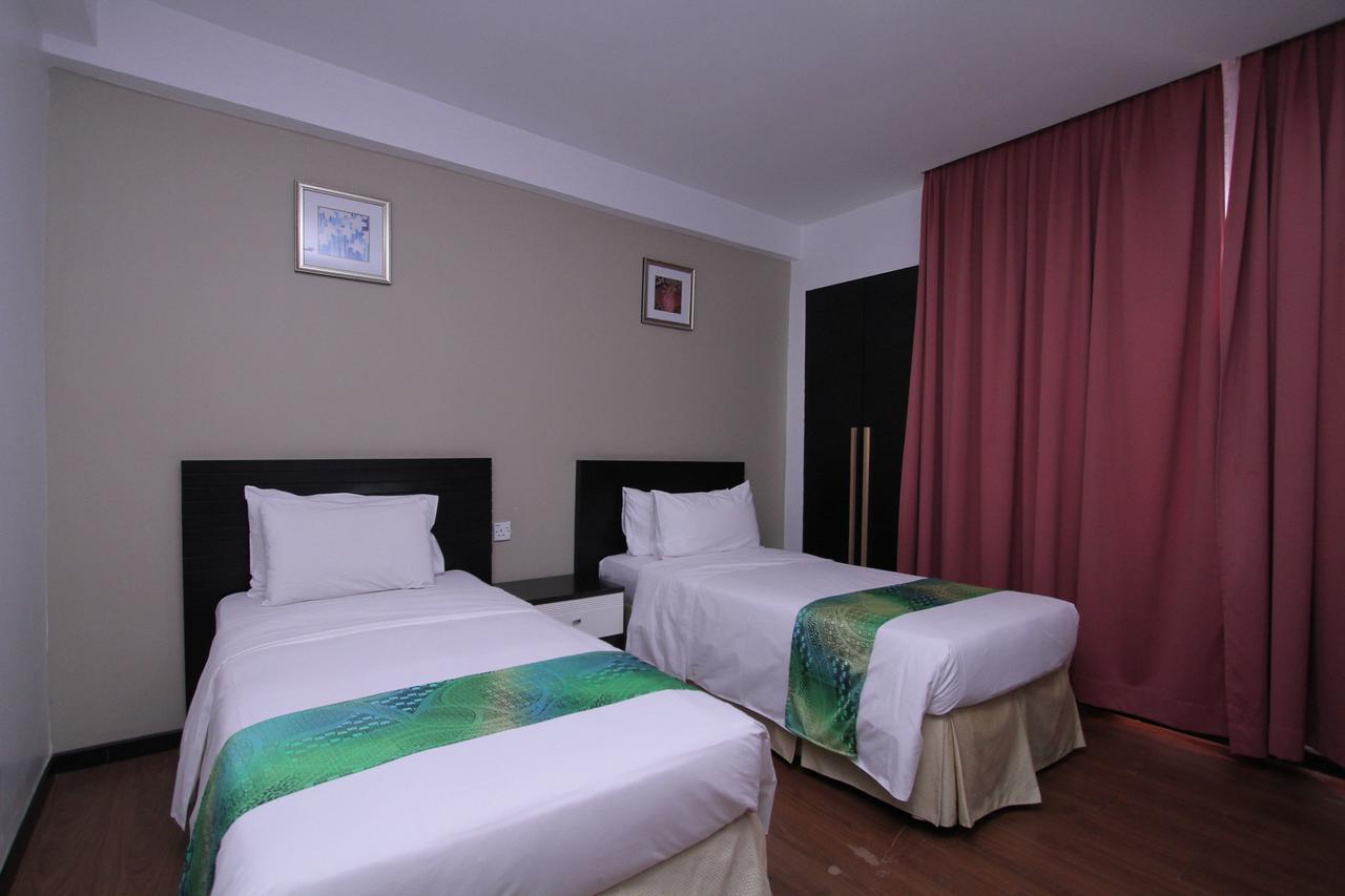 Likas Square Apartment Hotel Kota Kinabalu Esterno foto