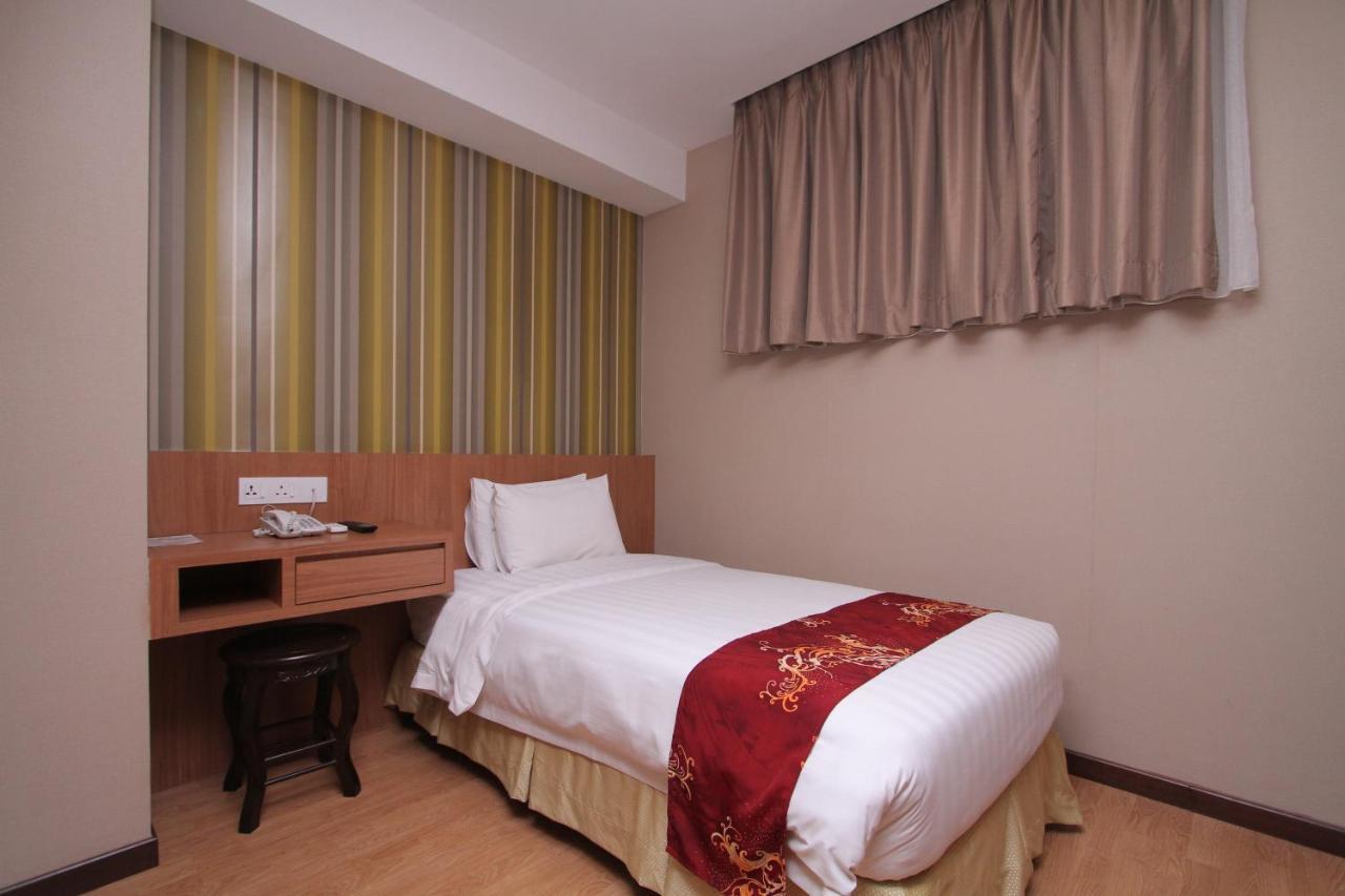 Likas Square Apartment Hotel Kota Kinabalu Esterno foto