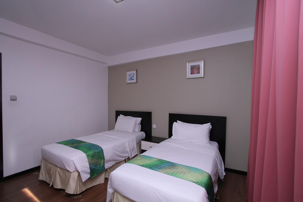 Likas Square Apartment Hotel Kota Kinabalu Esterno foto