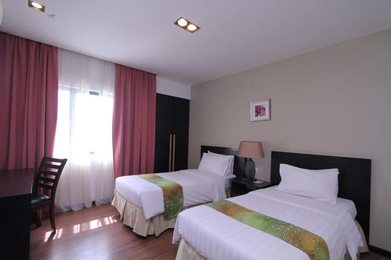 Likas Square Apartment Hotel Kota Kinabalu Esterno foto