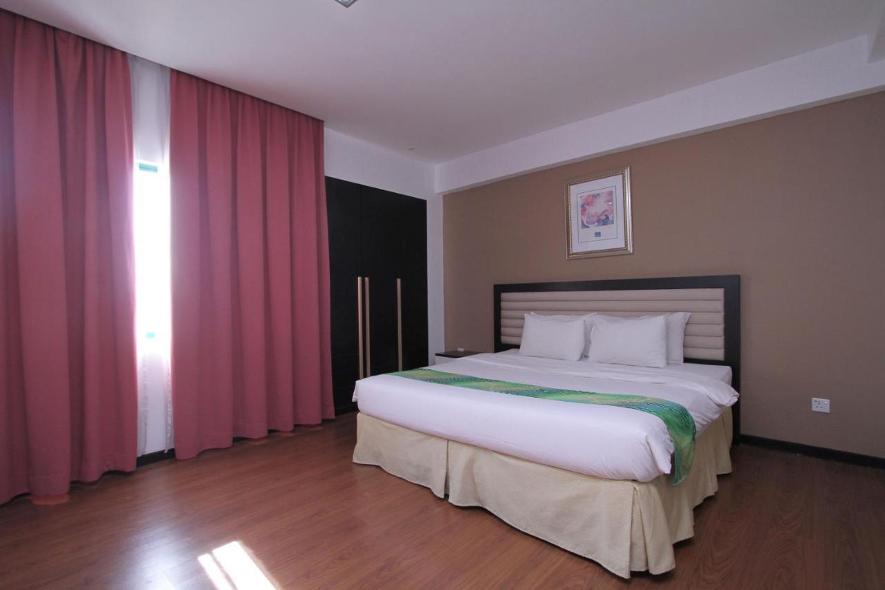 Likas Square Apartment Hotel Kota Kinabalu Esterno foto