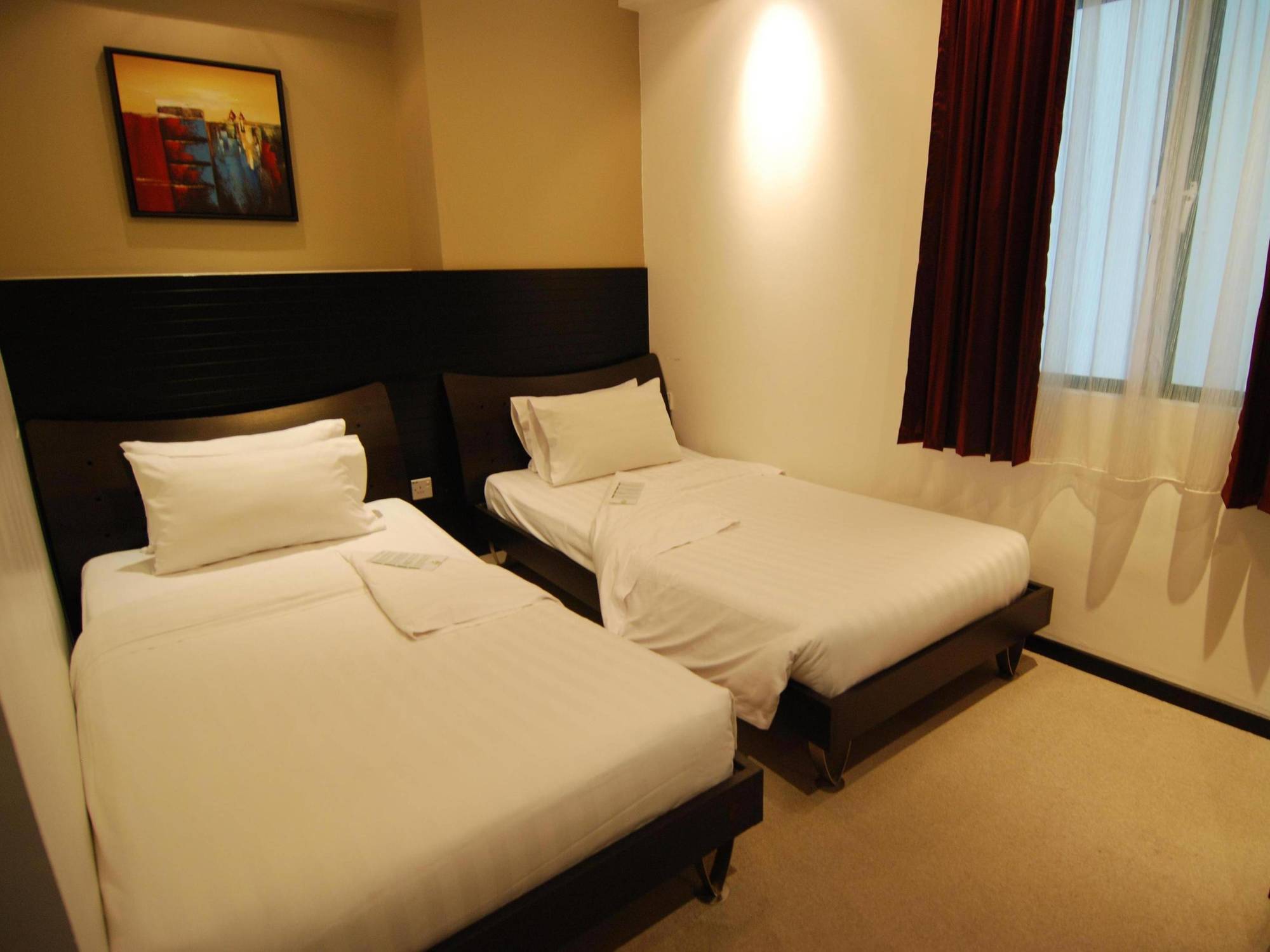 Likas Square Apartment Hotel Kota Kinabalu Esterno foto