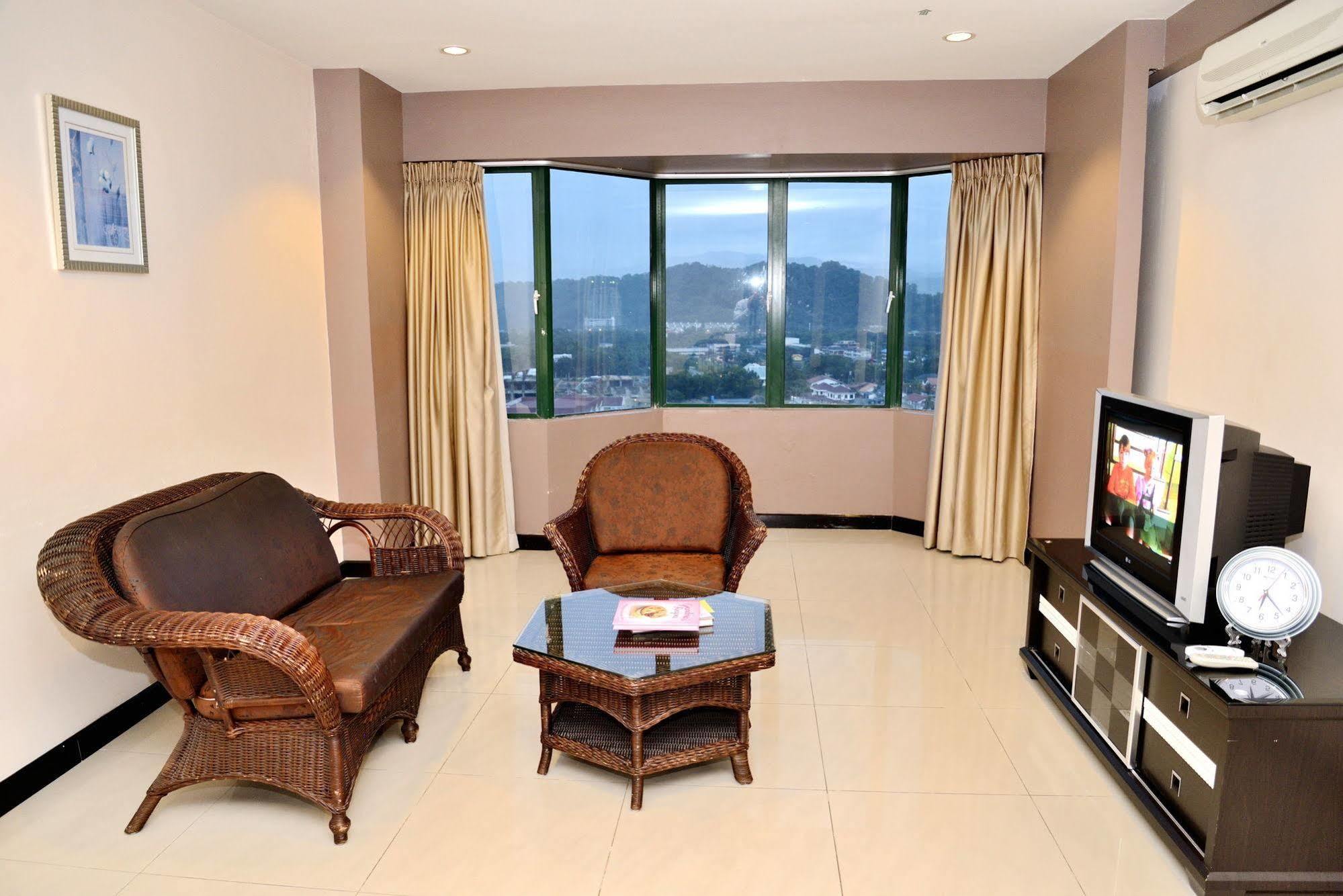 Likas Square Apartment Hotel Kota Kinabalu Esterno foto
