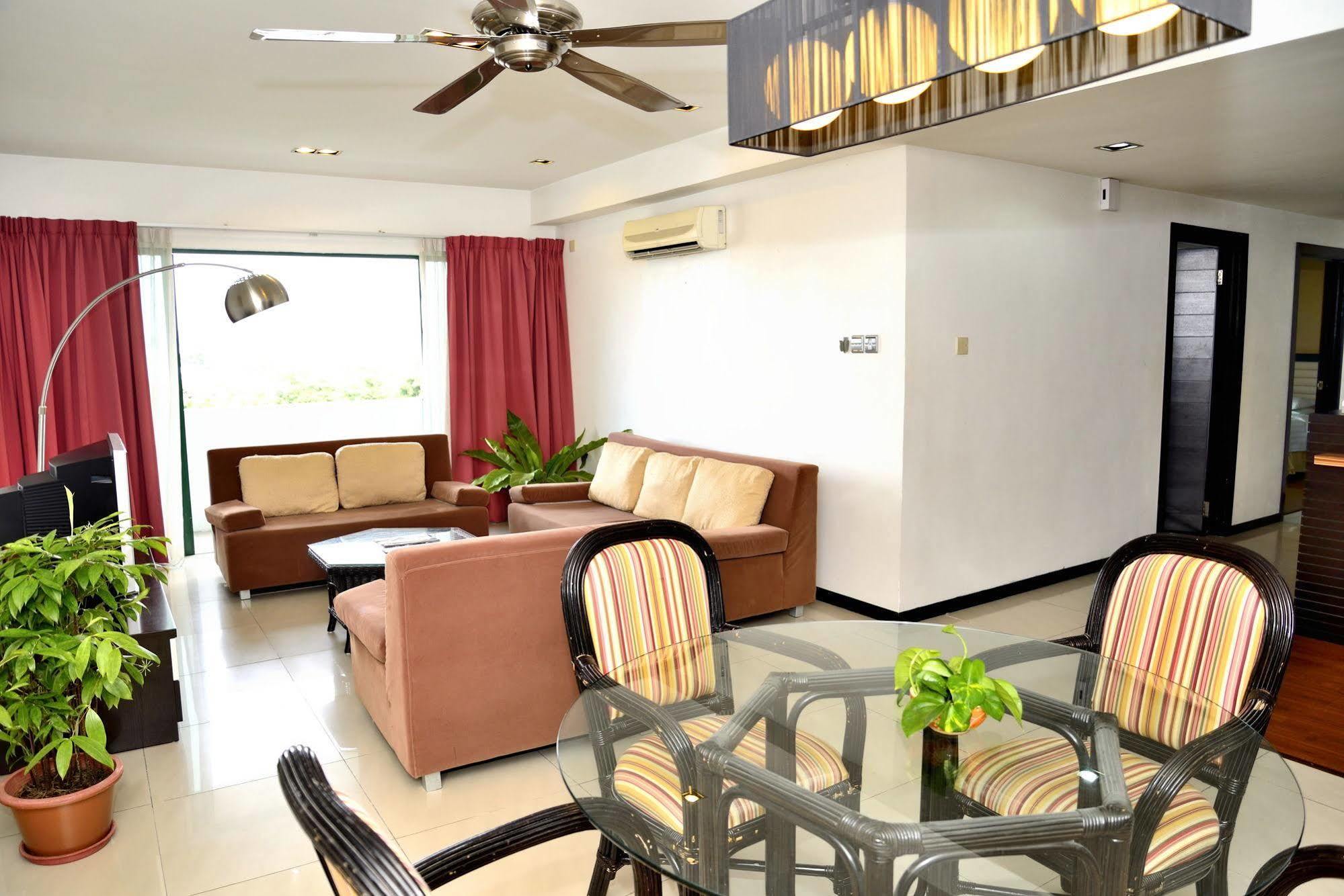 Likas Square Apartment Hotel Kota Kinabalu Esterno foto
