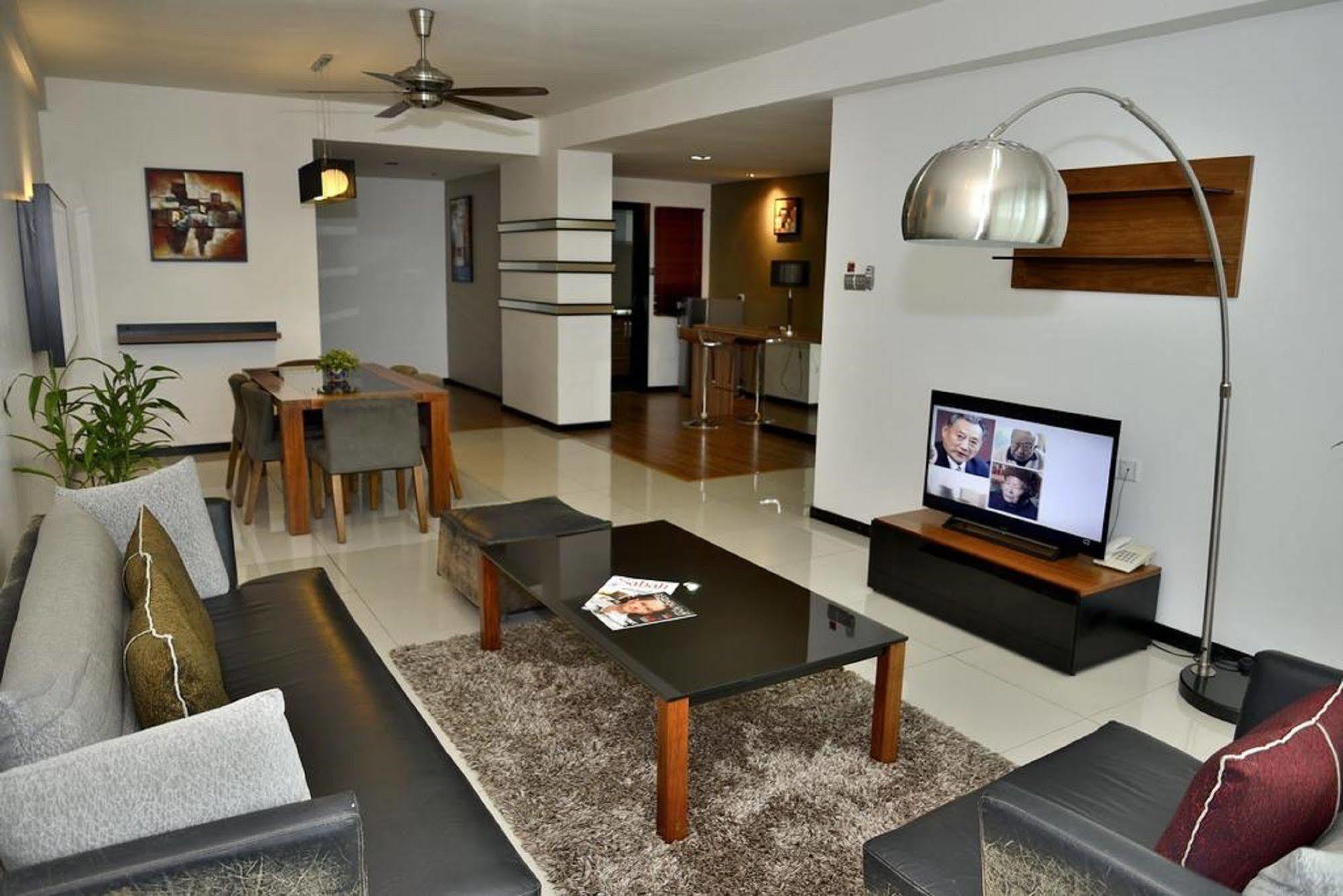 Likas Square Apartment Hotel Kota Kinabalu Esterno foto