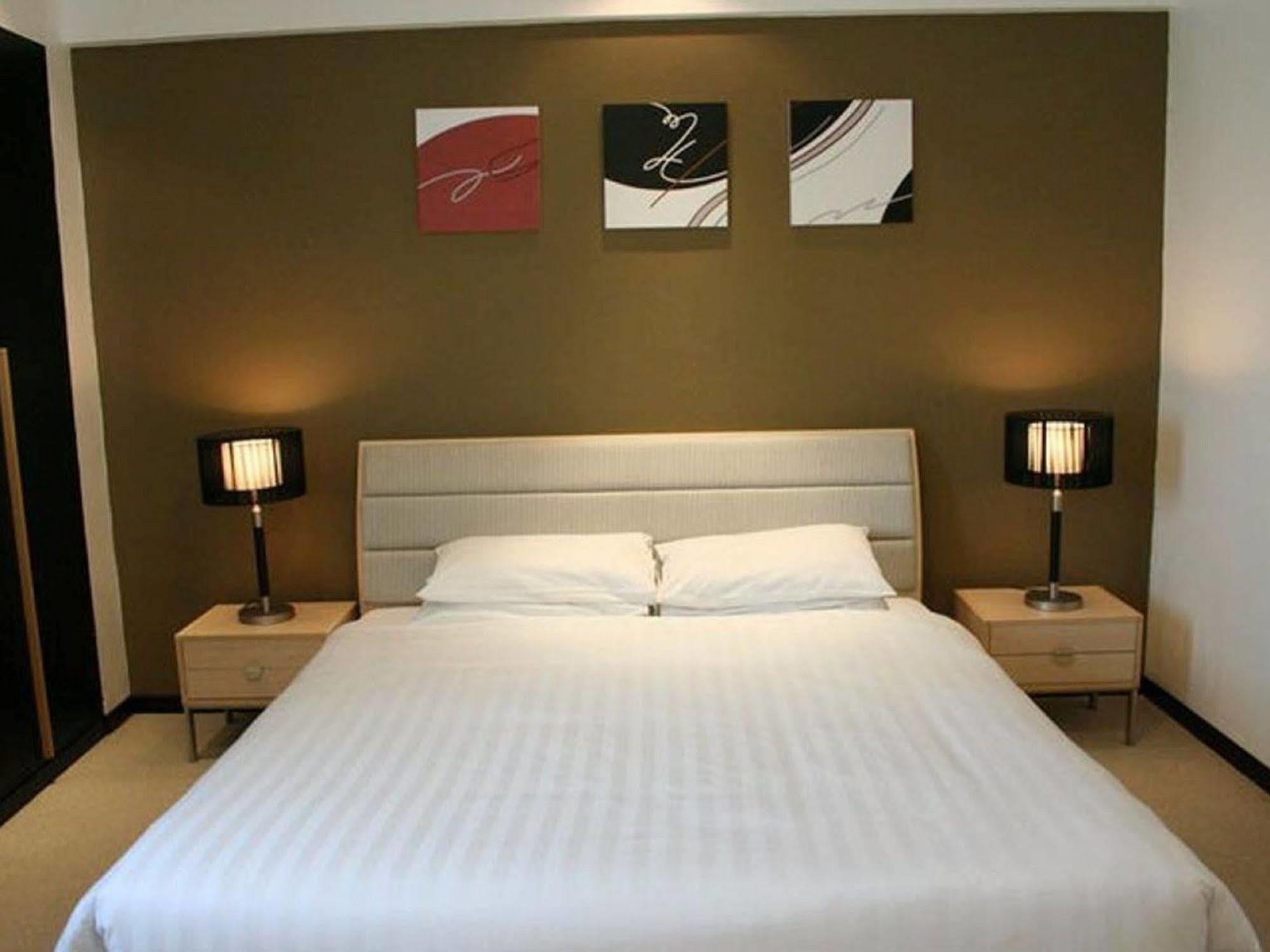 Likas Square Apartment Hotel Kota Kinabalu Esterno foto