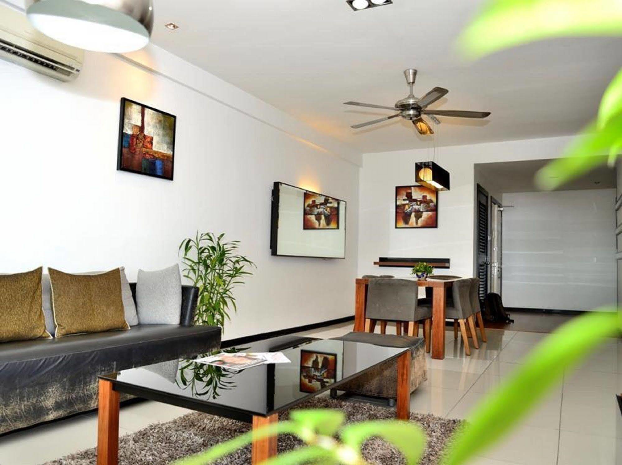 Likas Square Apartment Hotel Kota Kinabalu Esterno foto