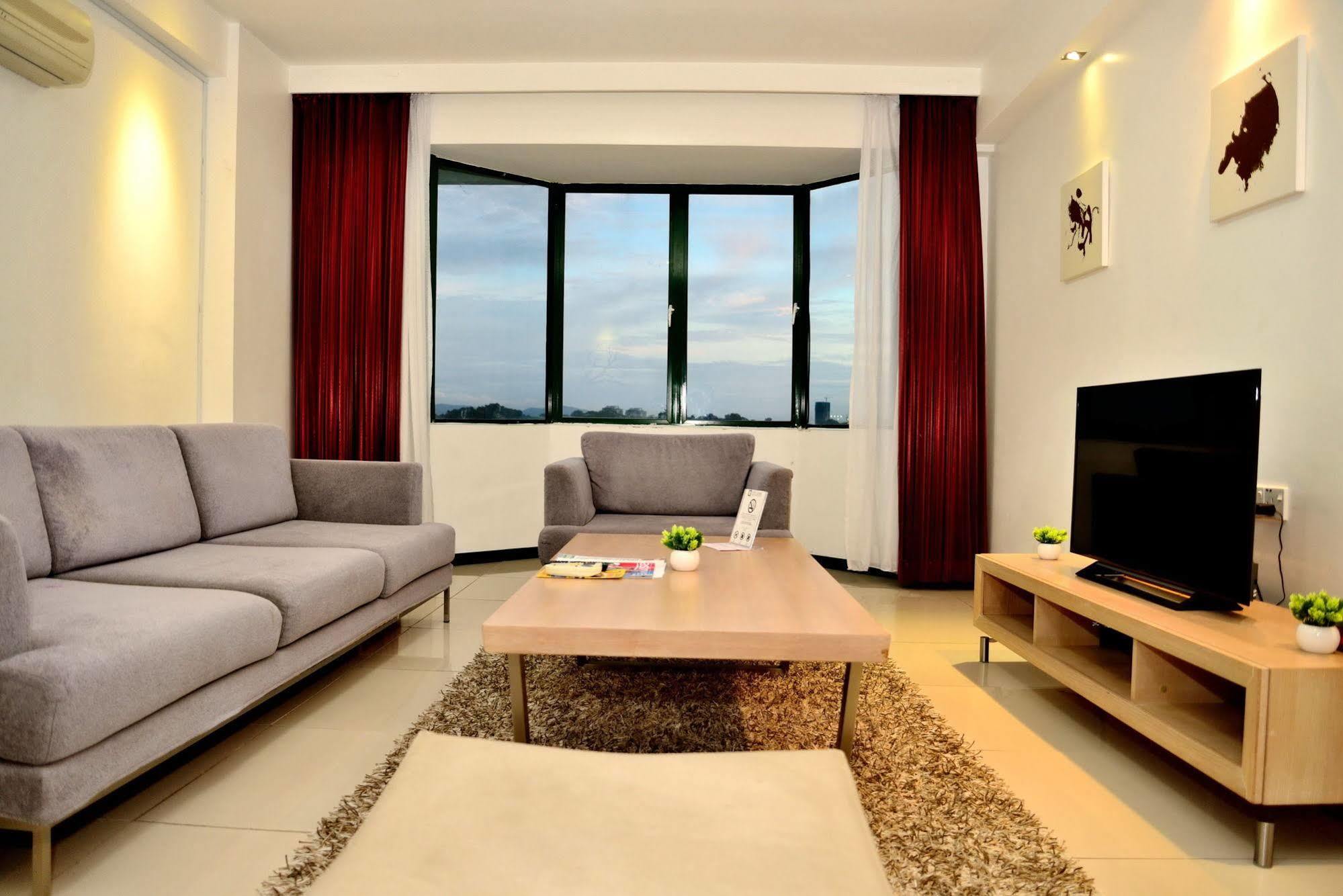 Likas Square Apartment Hotel Kota Kinabalu Esterno foto