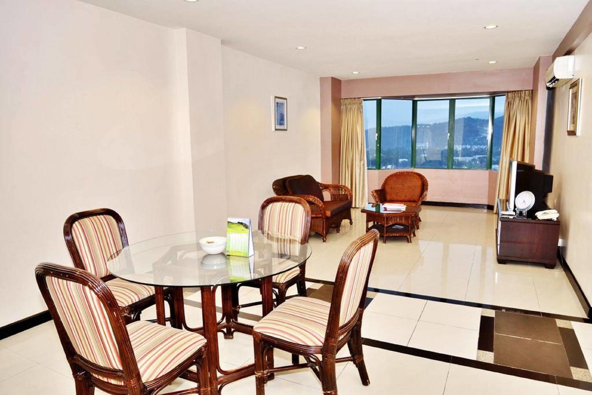 Likas Square Apartment Hotel Kota Kinabalu Esterno foto
