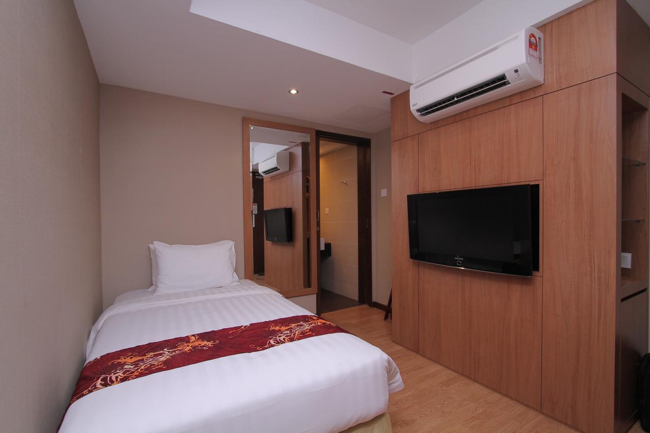Likas Square Apartment Hotel Kota Kinabalu Esterno foto